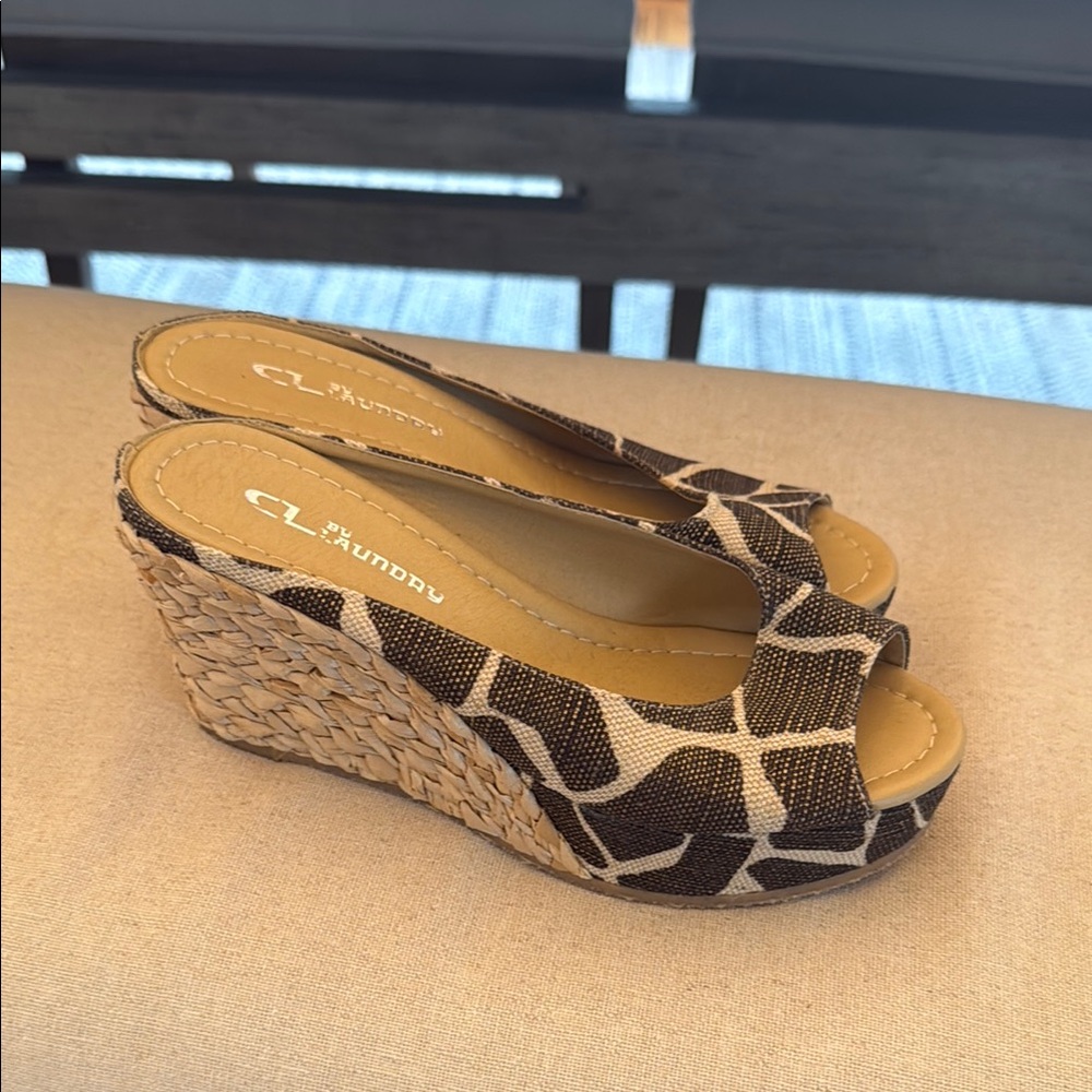 Chinese Laundry Wedges